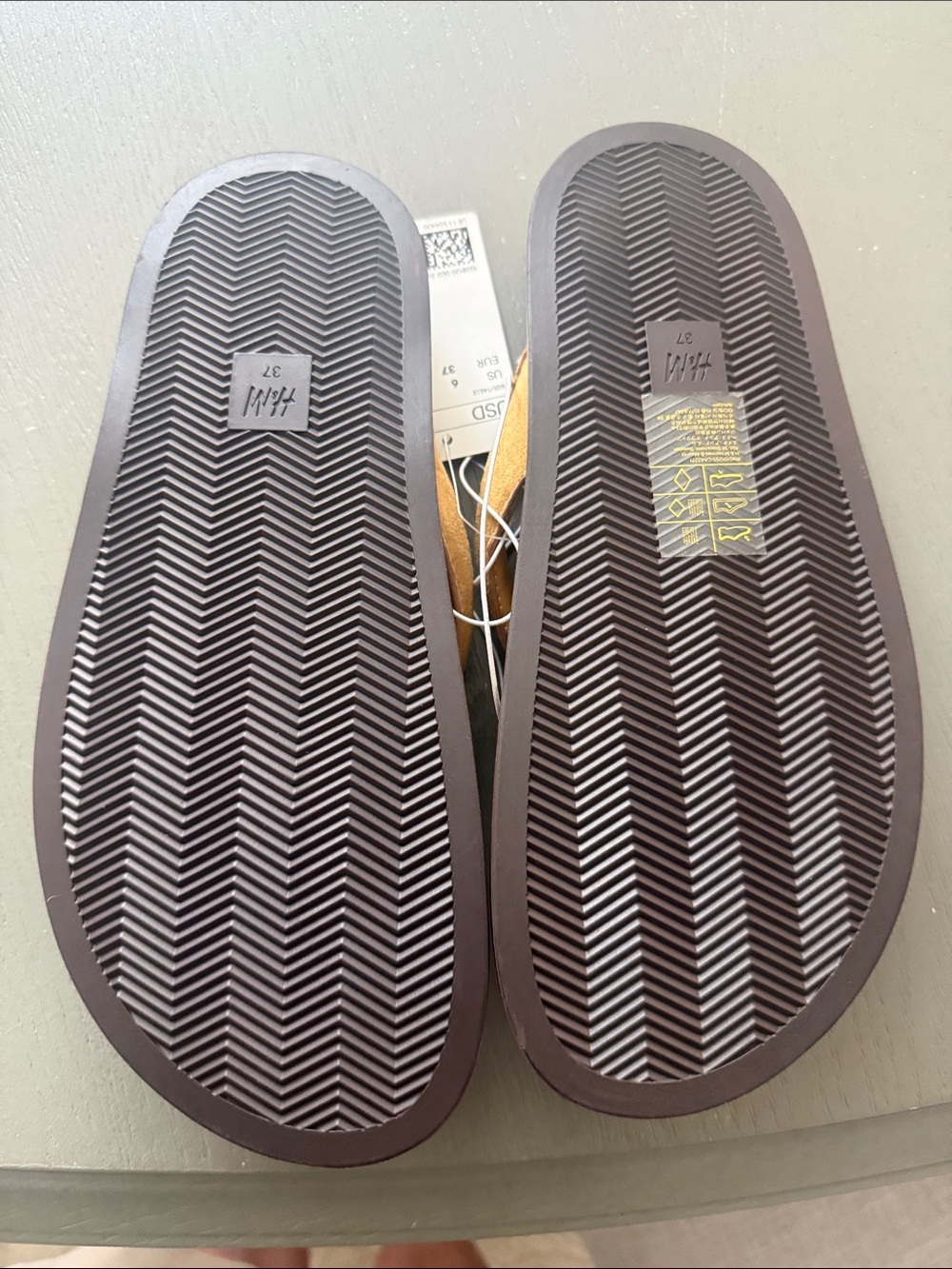 NWT H&M Tan Suede Thong Sandals 6 - Picture 2 of 3
